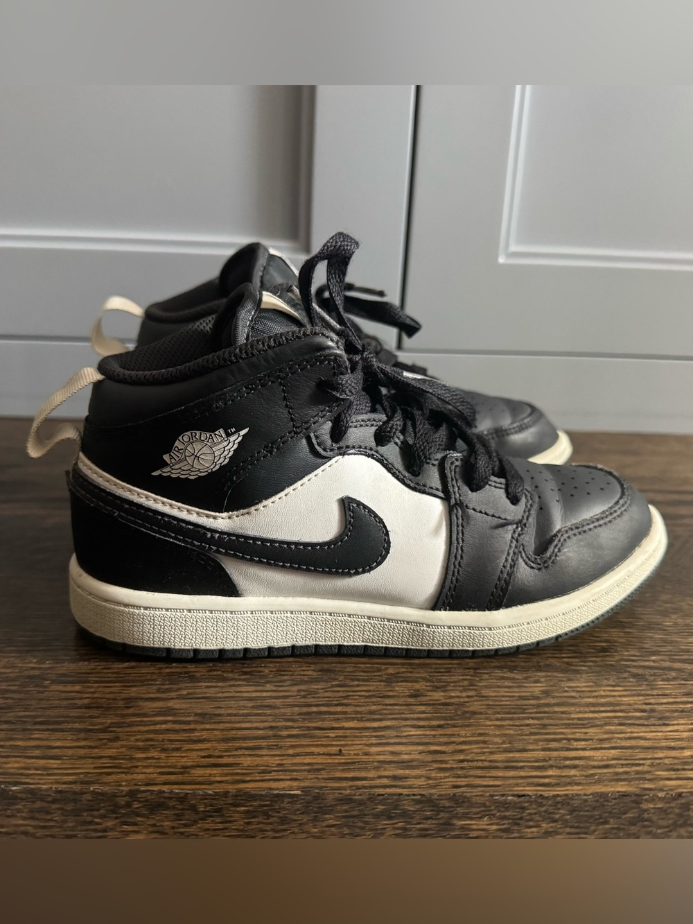 Nike Kids' Air Jordan 1 Mid Shoes